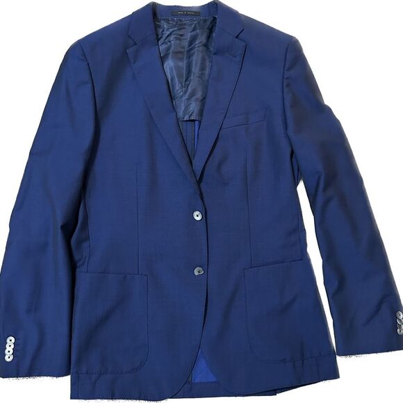 Hugo Boss Blue Suit with Shell buttons. Light weight Super 110’s Virgin Wool
